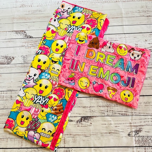 Brand New Emoji Full/Queen Bedding Set from Justice - Picture 1 of 2